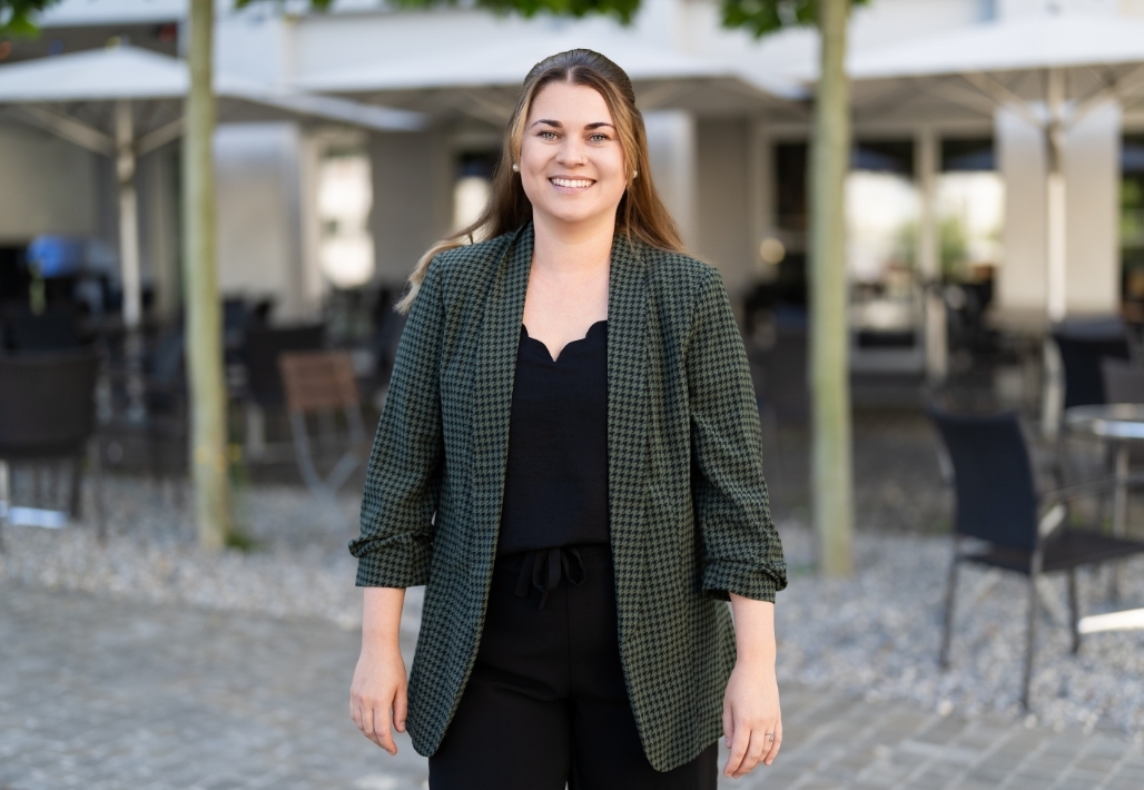 Portrait von Stefanie Zweifel, Direktionsassistenz